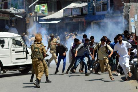 Protests in Anantnag against arrest of youth
